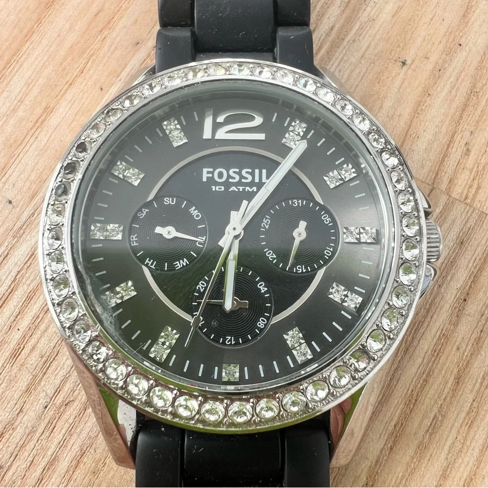 Fossil ladies black dial silver tone watch NEW BATTERY